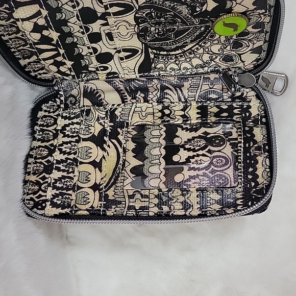 SAKROOTS Coated Canvas Smart Phone Wristlet Wallet Crossbody Black and Cream - Picture 5 of 6